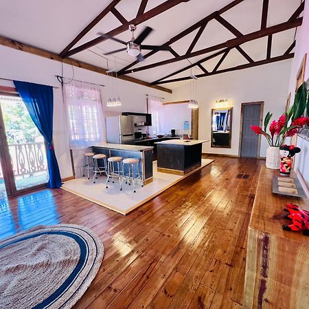 Отель Casa Le Parc - Main Street Бокас-дель-Торо Экстерьер фото