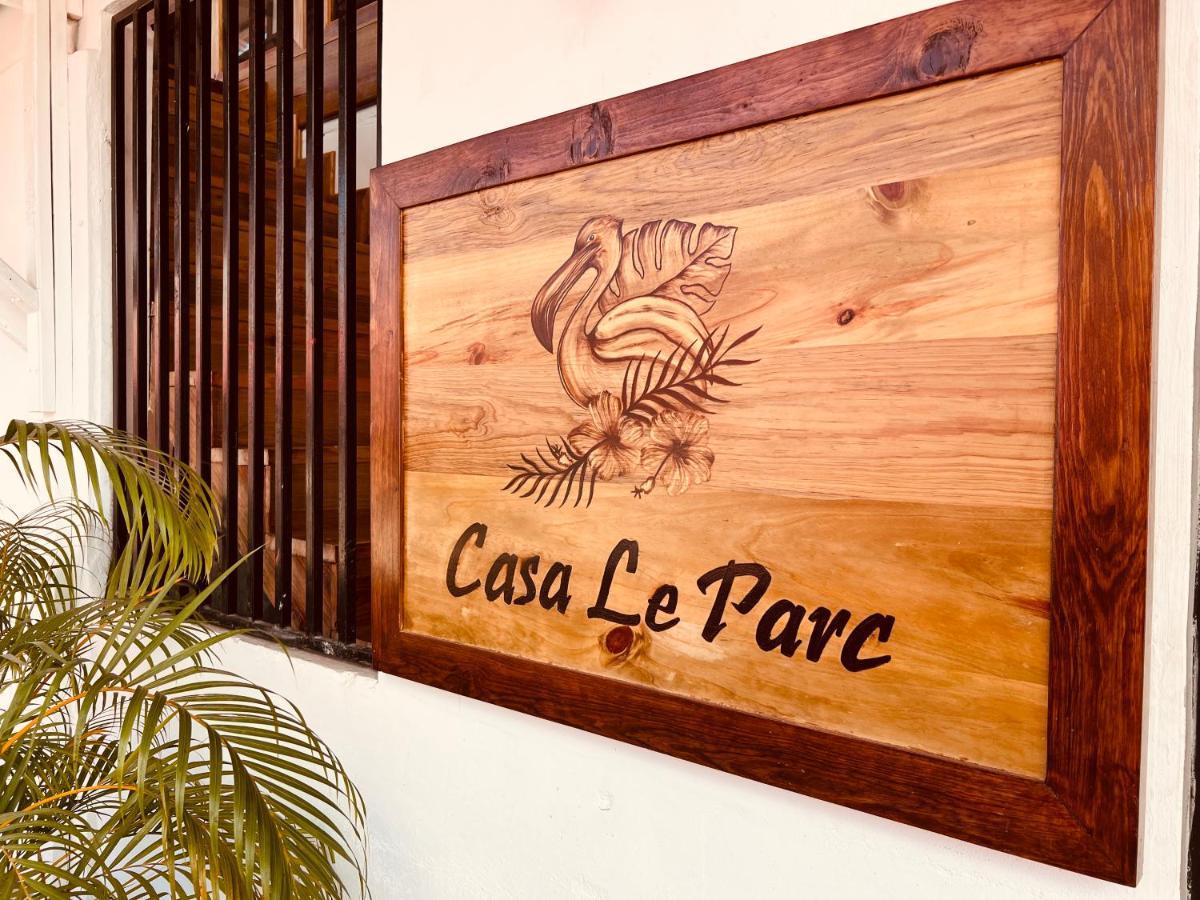 Отель Casa Le Parc - Main Street Бокас-дель-Торо Экстерьер фото